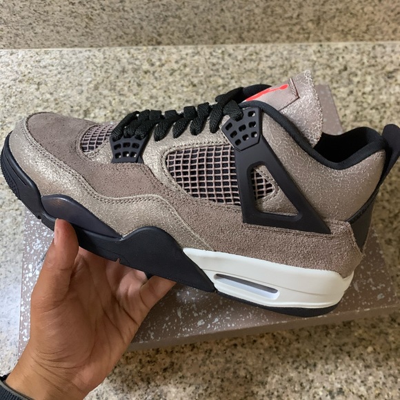 Jordan 4 taupe haze - Picture 1 of 5